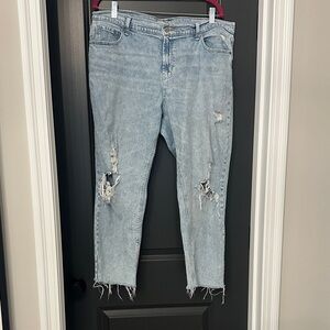 Old Navy Boyfriend Light Wash Distressed Women’s Jeans - Casual Ripped Denim